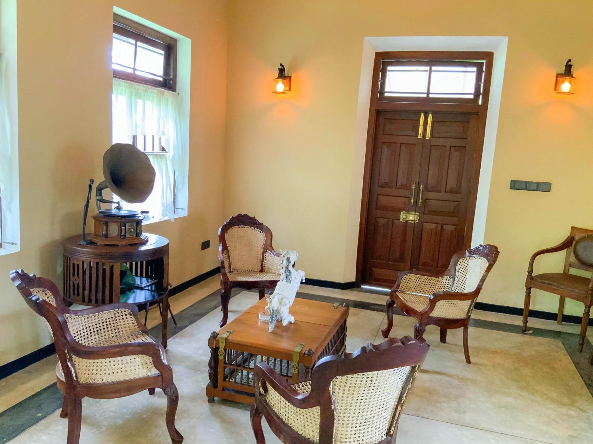 Headman House Antique Villa - A Seaside Royal Stay Ахангама Екстериор снимка