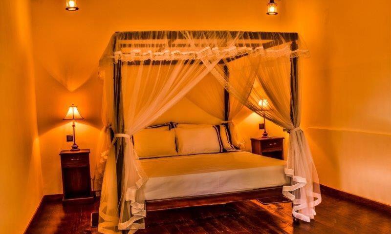 Headman House Antique Villa - A Seaside Royal Stay Ахангама Екстериор снимка