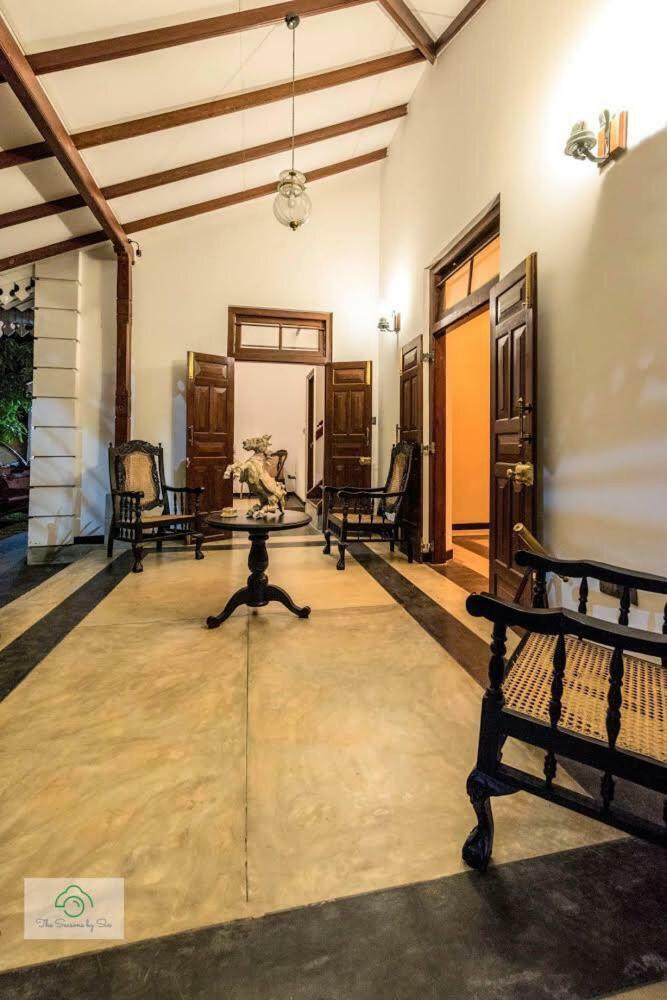 Headman House Antique Villa - A Seaside Royal Stay Ахангама Екстериор снимка